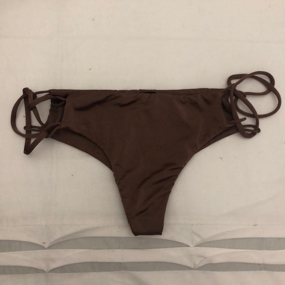 Indah Hapa Bikini Set - Picture 4 of 8